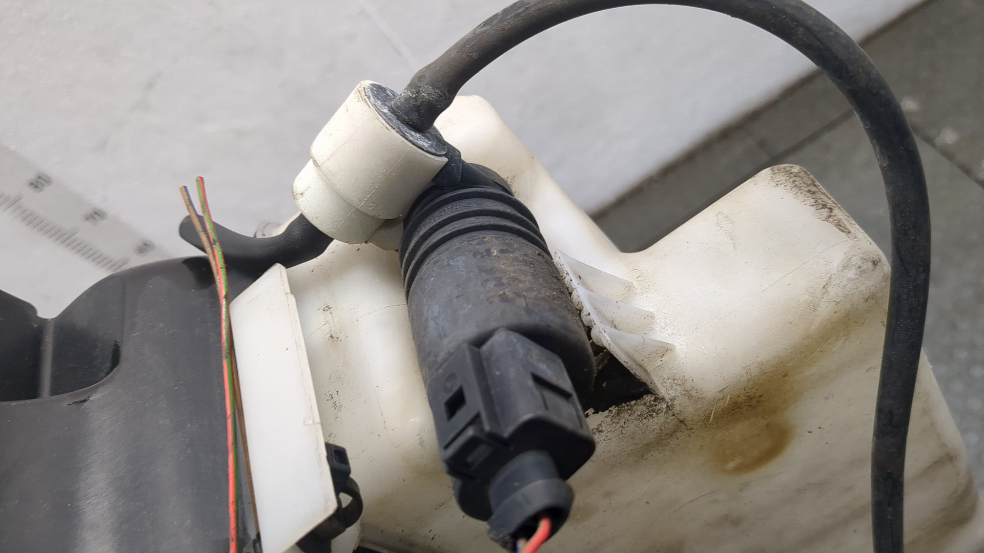 Бачок омывателя лобового стекла