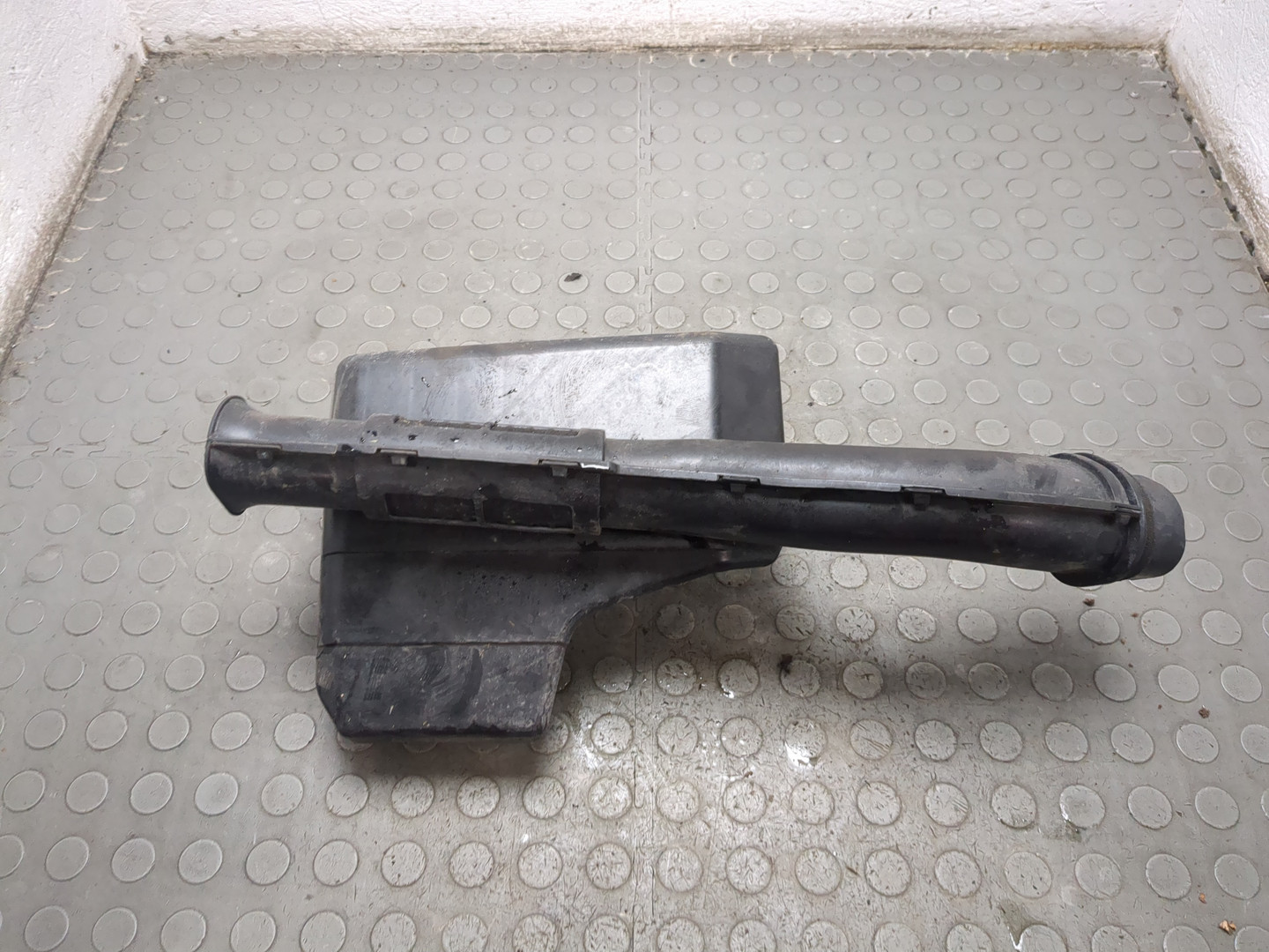 Резонатор воздушного фильтра