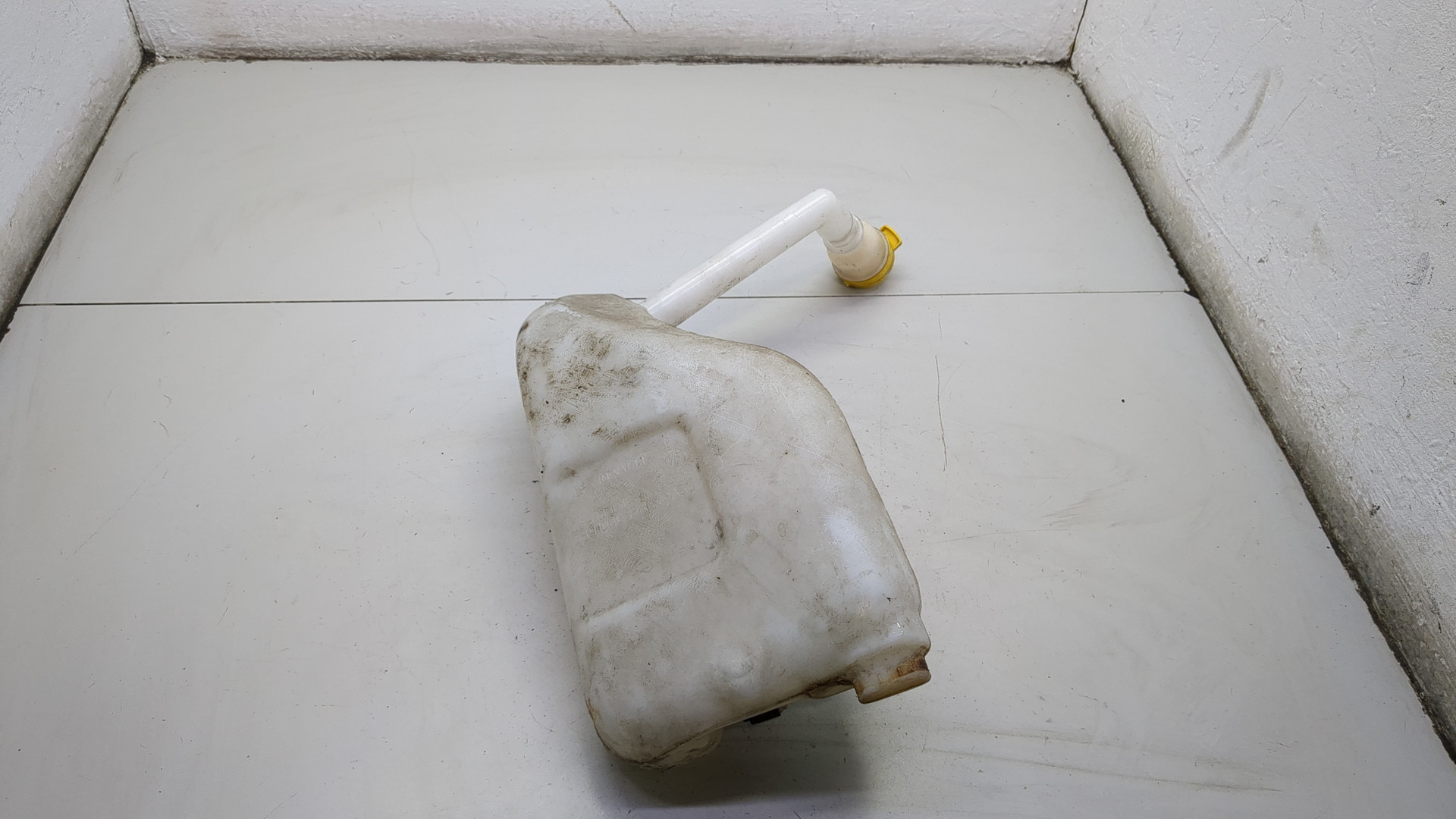 Бачок омывателя лобового стекла