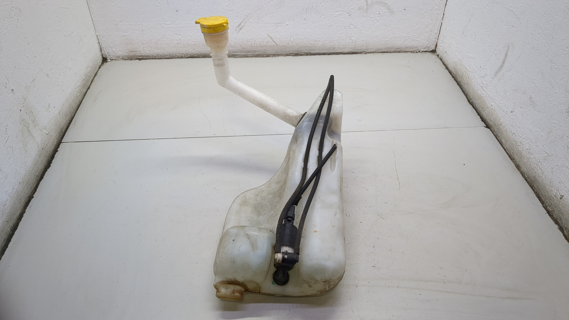 Бачок омывателя лобового стекла