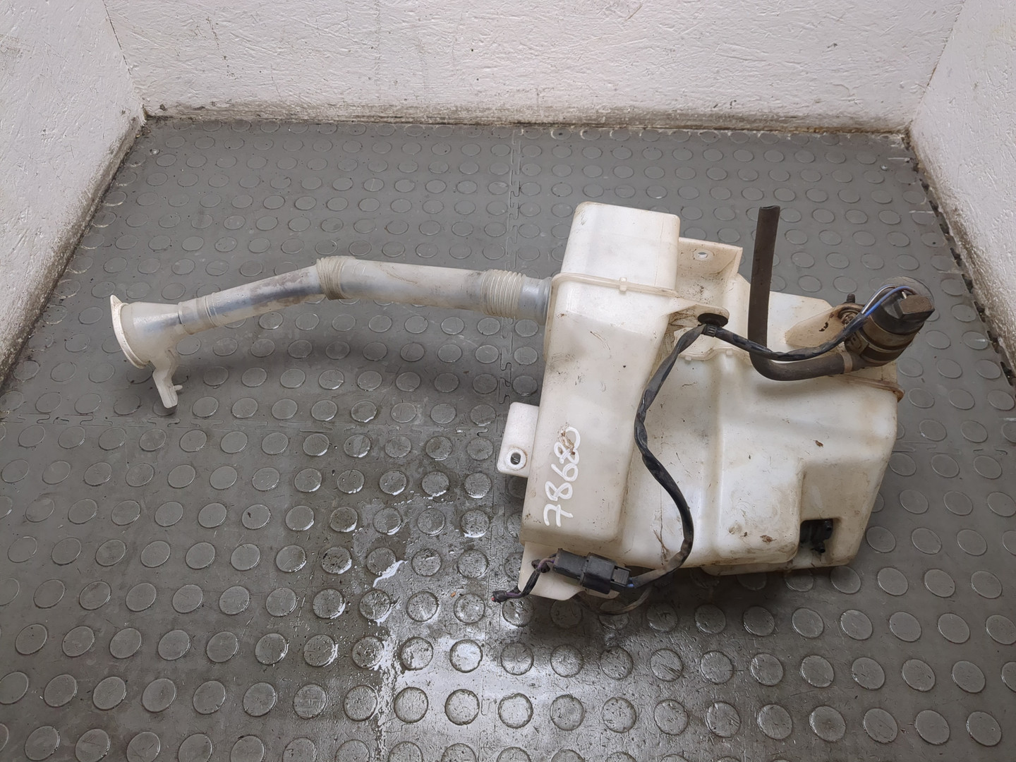 Бачок омывателя лобового стекла