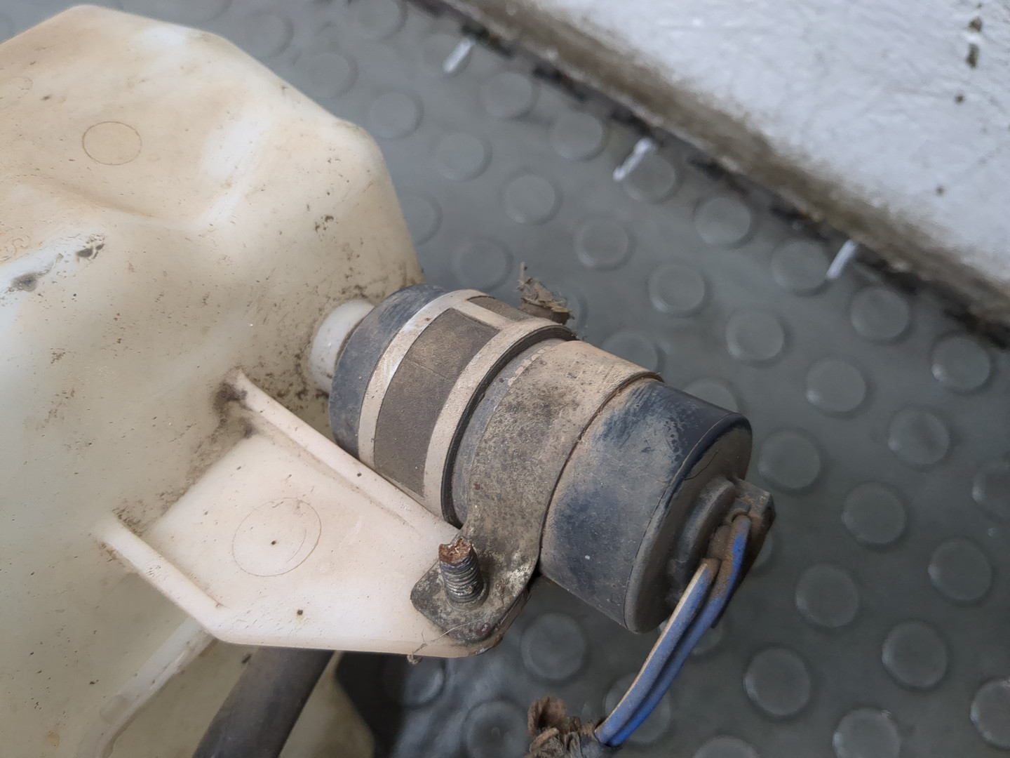 Бачок омывателя лобового стекла