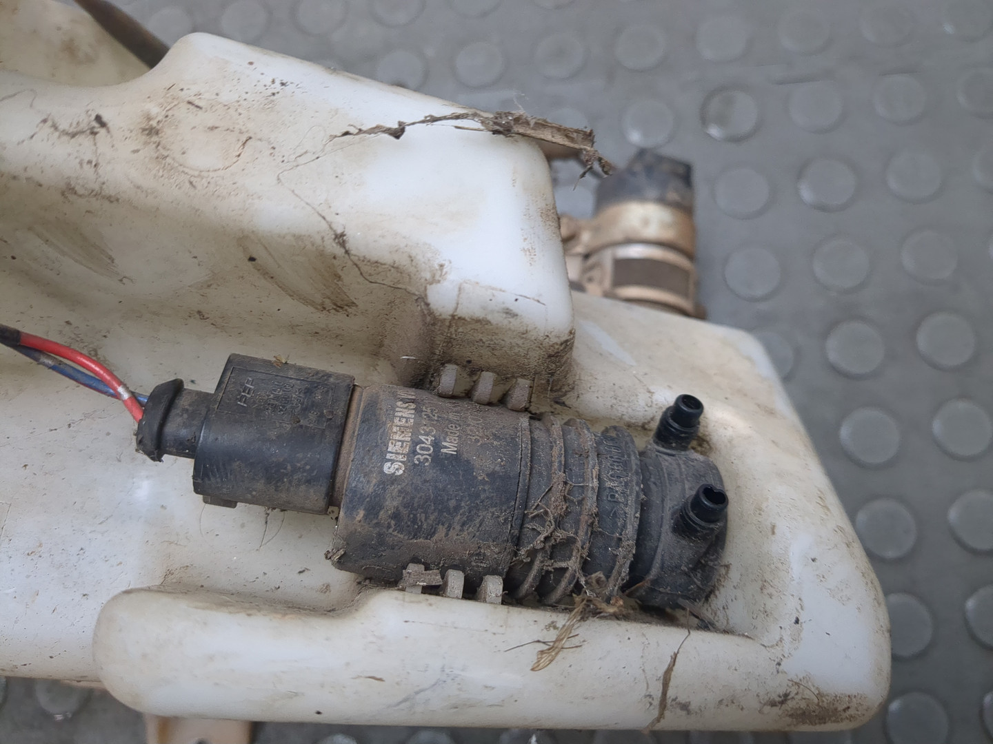 Бачок омывателя лобового стекла