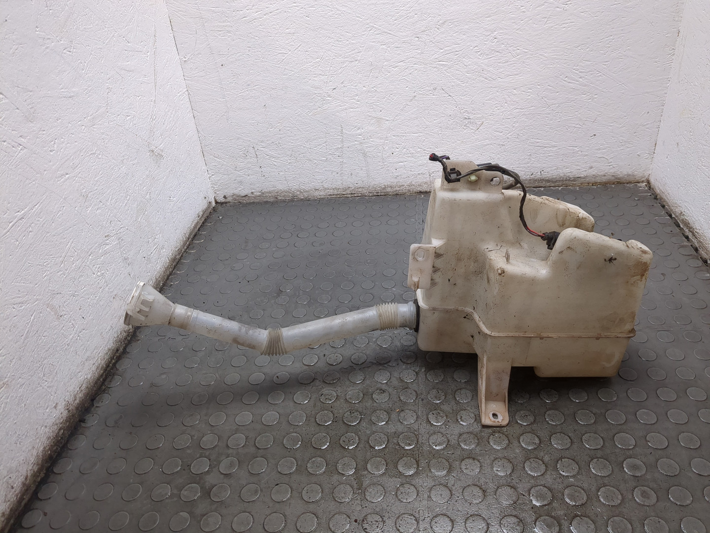 Бачок омывателя лобового стекла