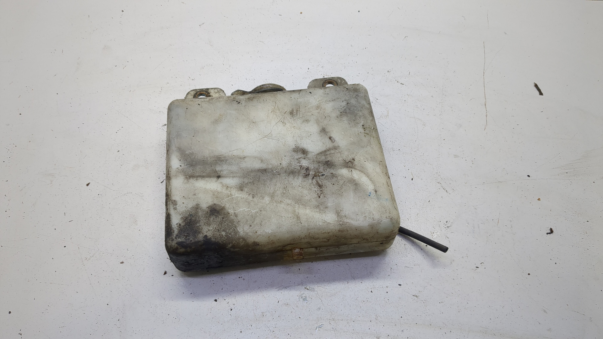 Бачок омывателя лобового стекла