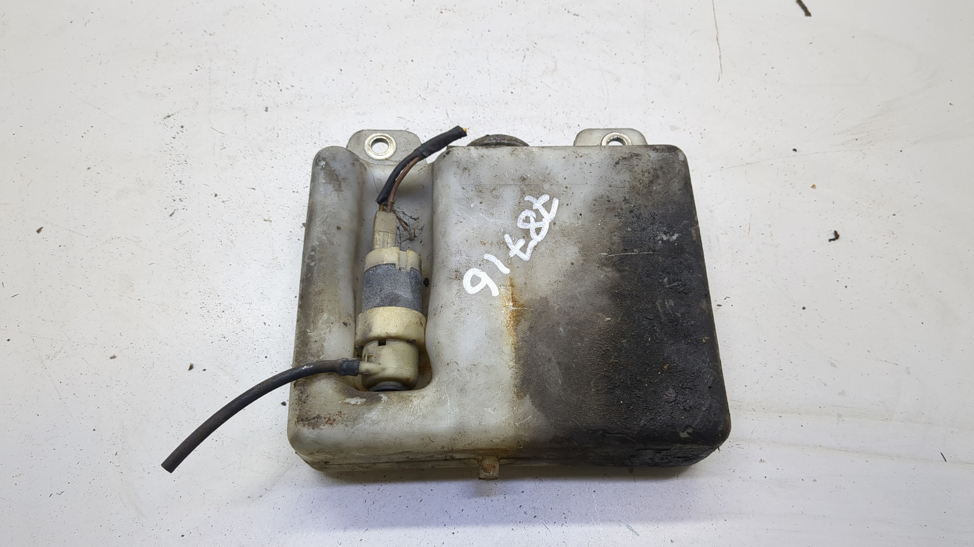 Бачок омывателя лобового стекла