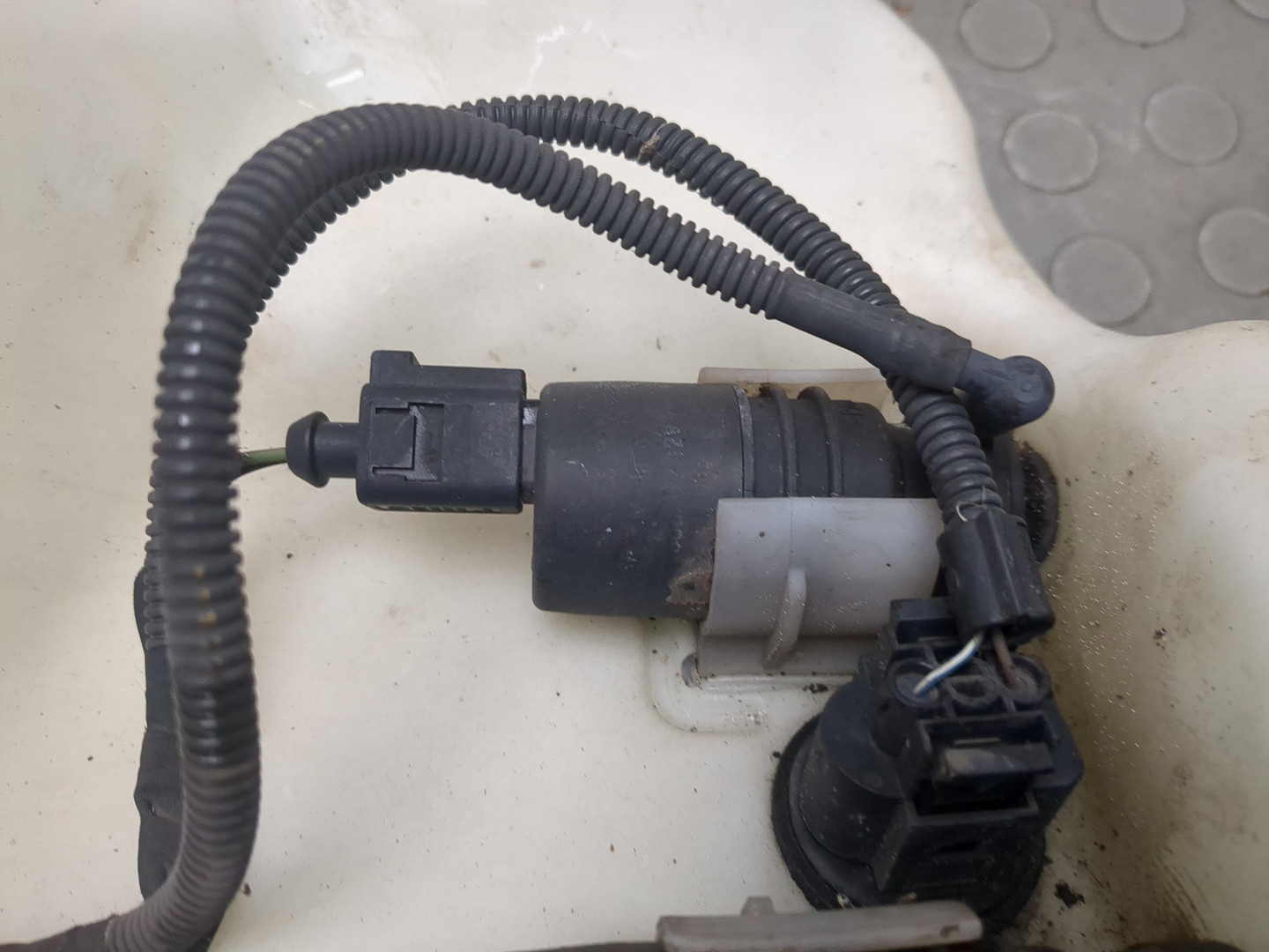 Бачок омывателя лобового стекла