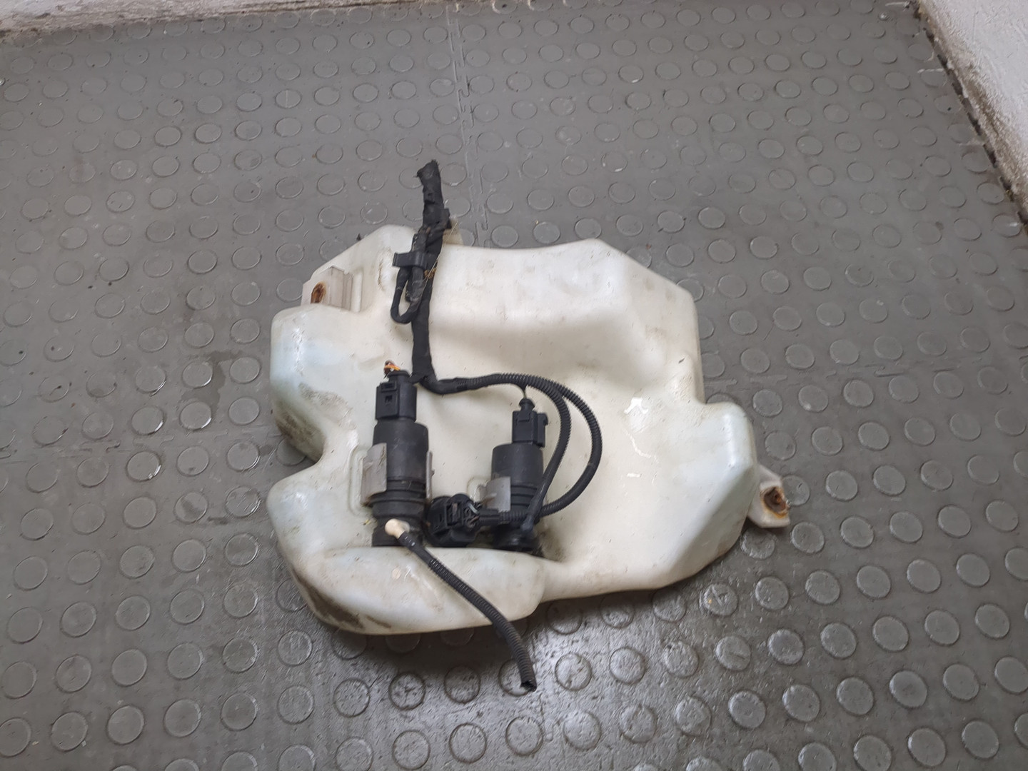 Бачок омывателя лобового стекла