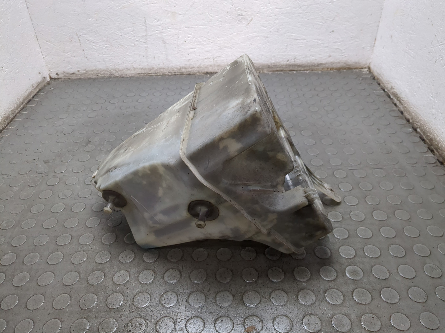 Бачок омывателя лобового стекла