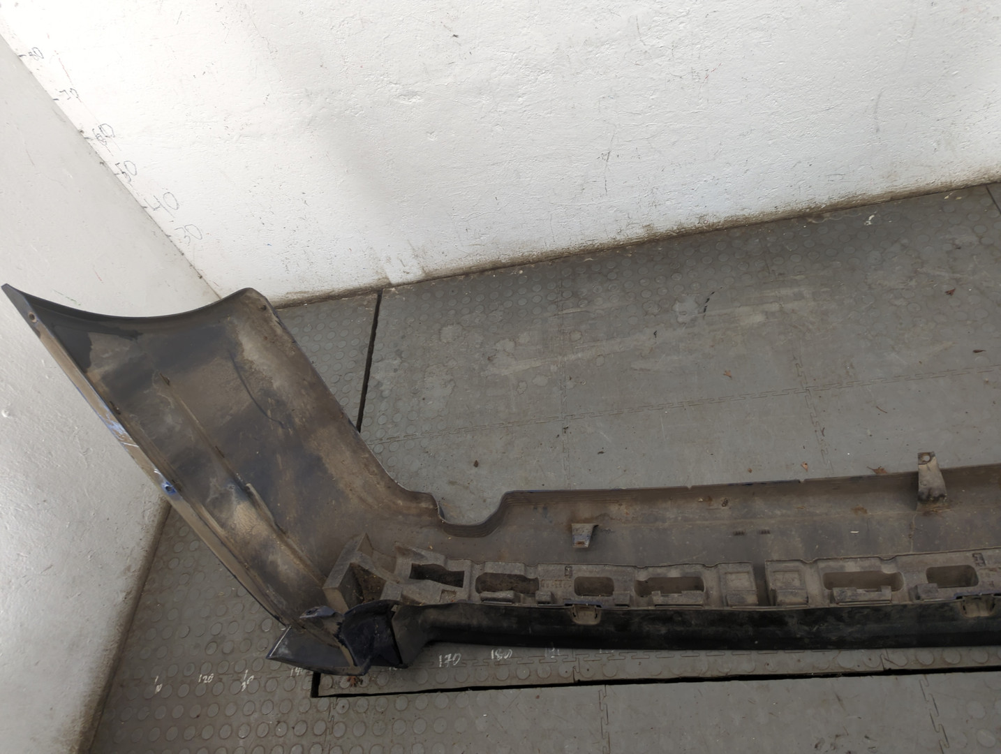 Бампер задний