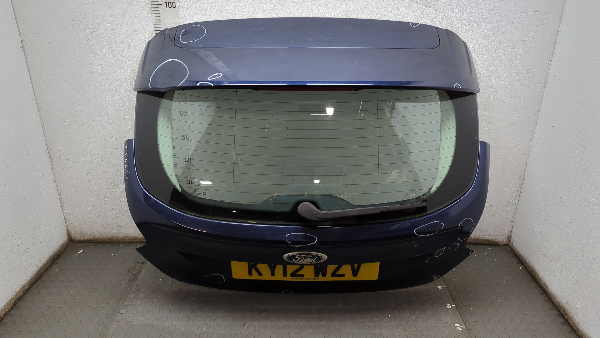 Дверь багажника