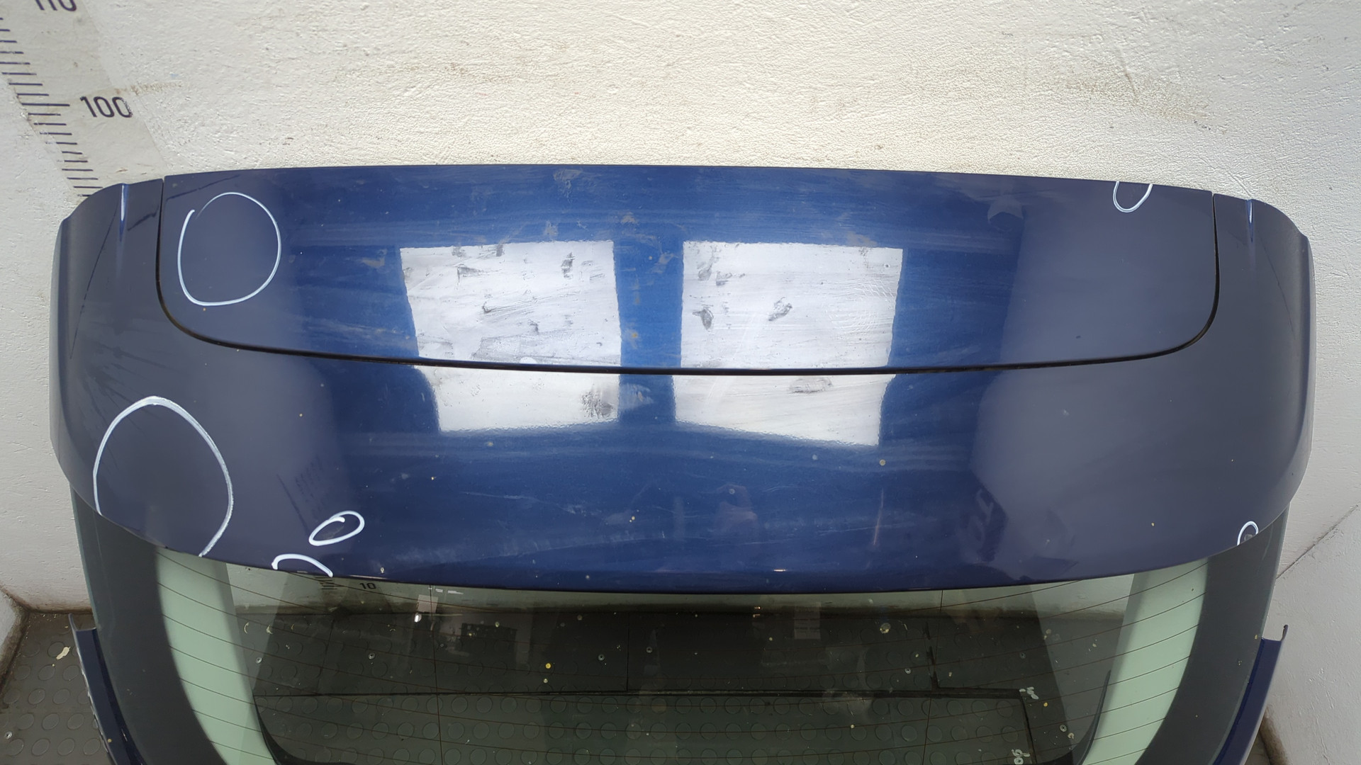 Дверь багажника