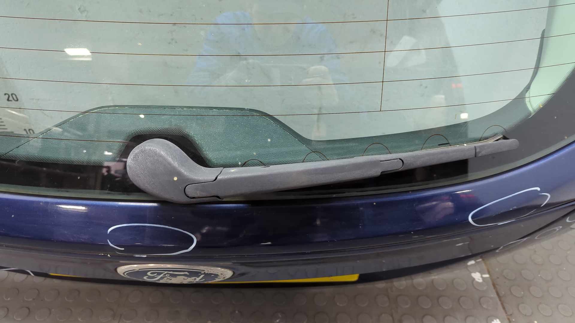 Дверь багажника