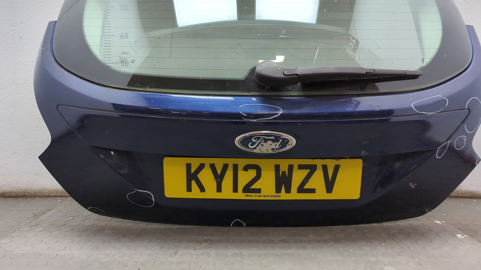 Дверь багажника