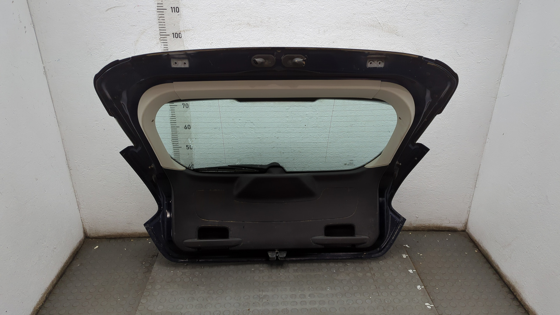 Дверь багажника