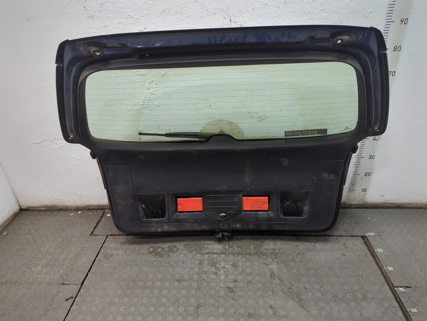 Дверь багажника