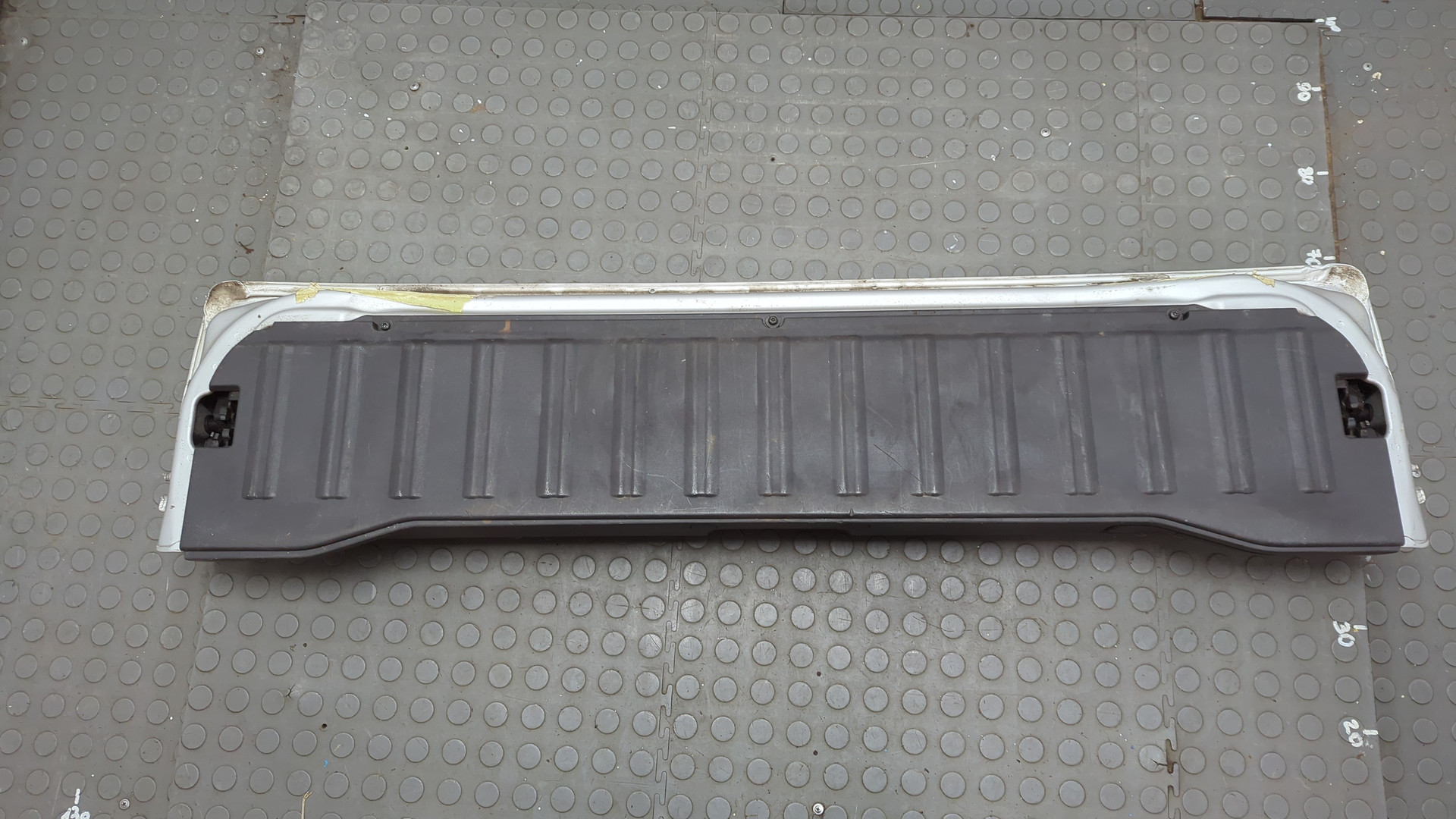 Дверь багажника нижняя (борт)