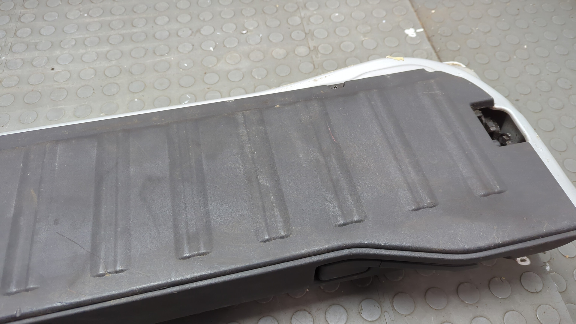 Дверь багажника нижняя (борт)