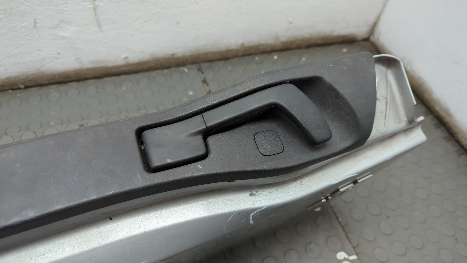 Дверь багажника нижняя (борт)