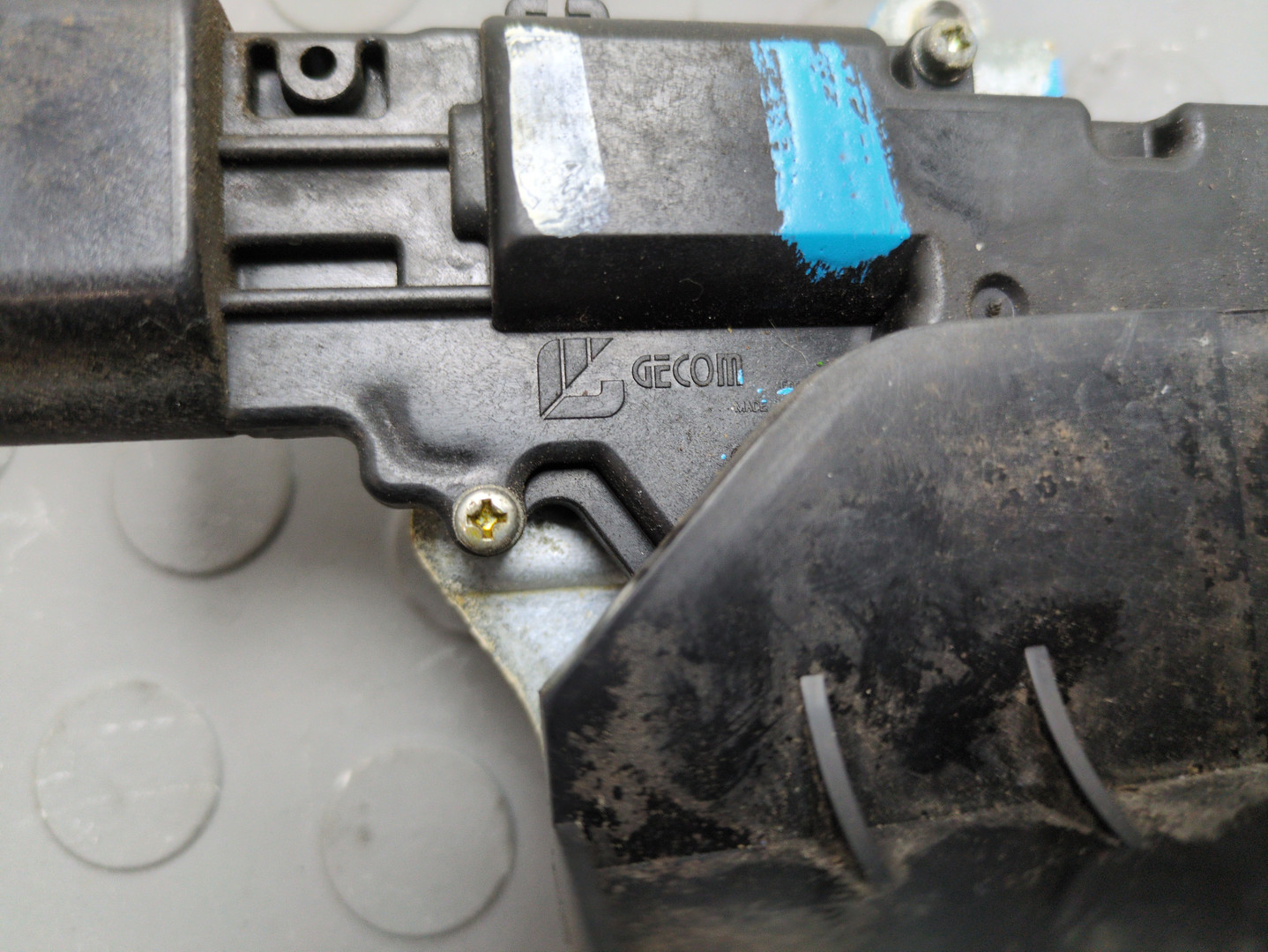 Замок двери передней левой