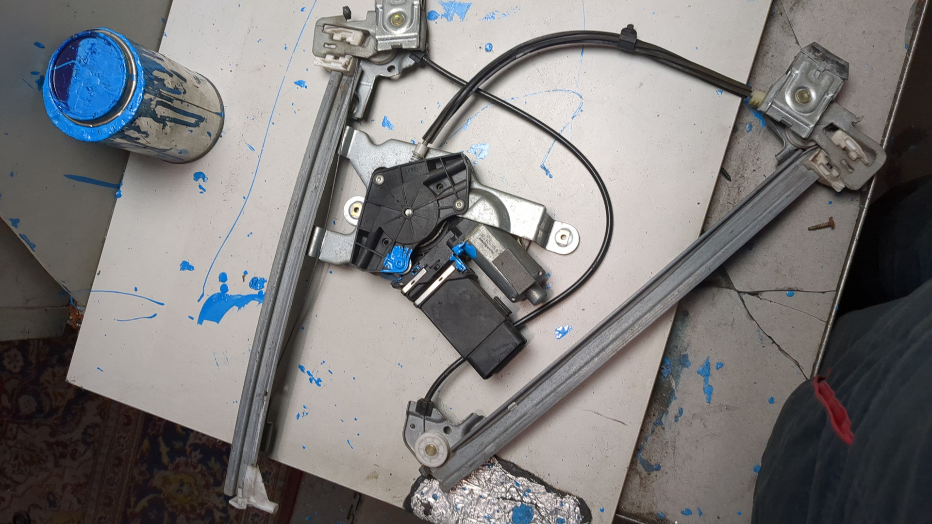 Стеклоподъемник электр. передний левый