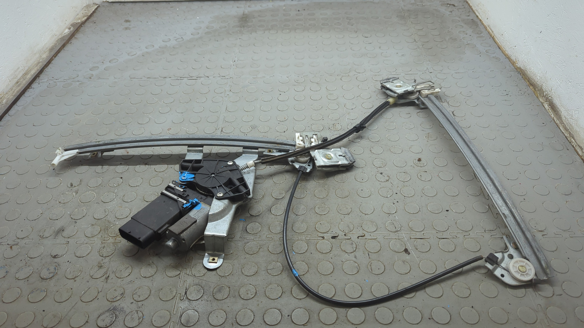 Стеклоподъемник электр. передний левый