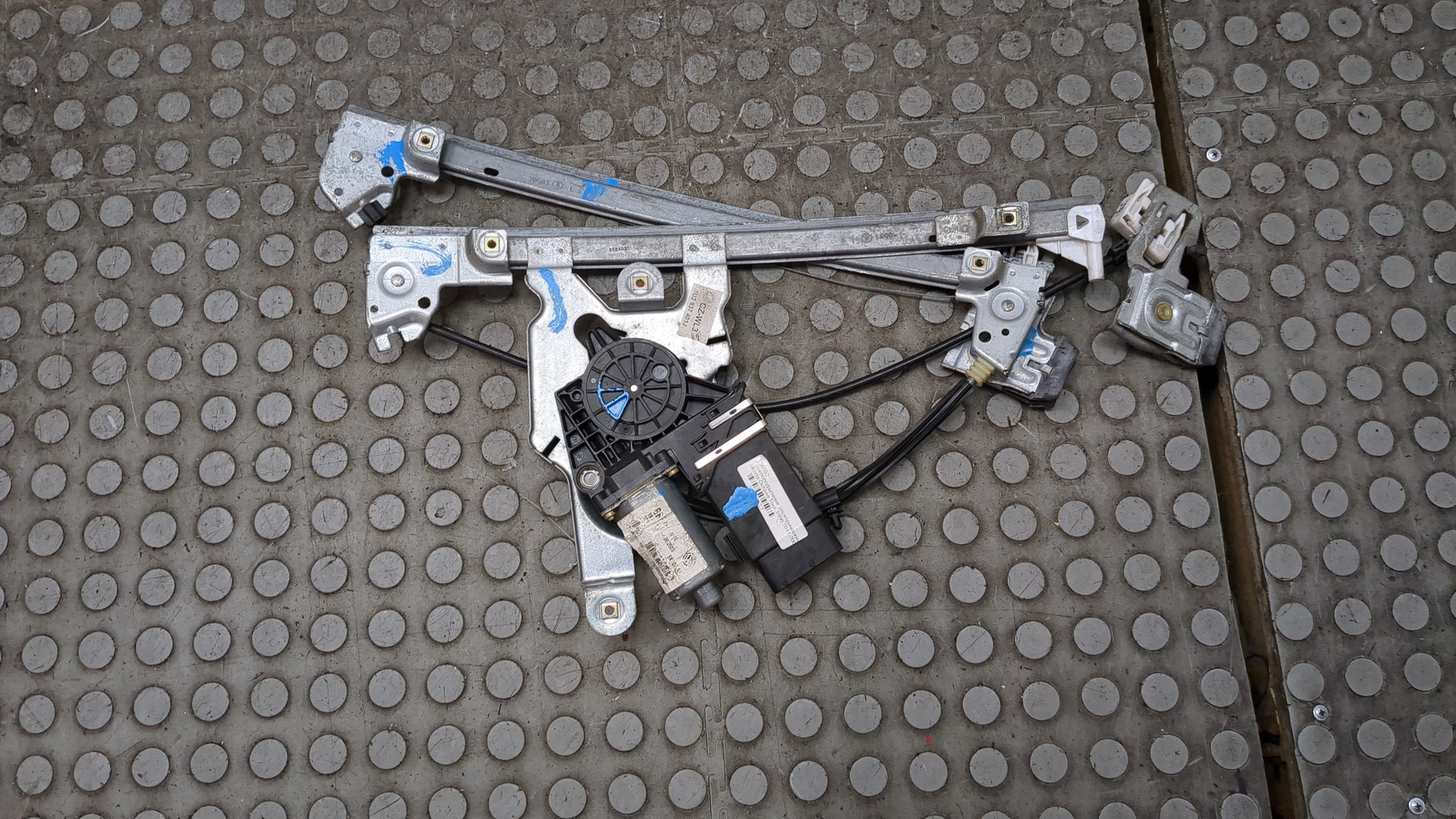 Стеклоподъемник электр. передний левый