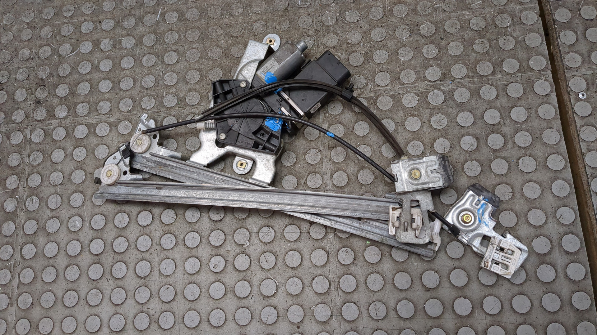 Стеклоподъемник электр. передний левый