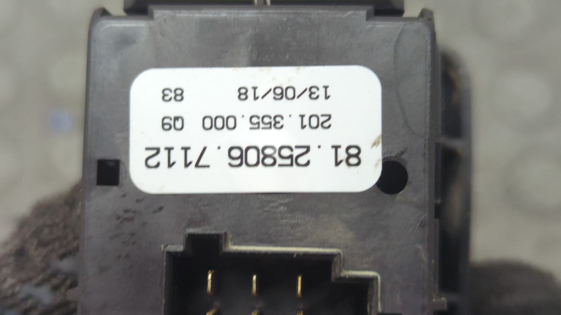 Кнопка стеклоподъемника