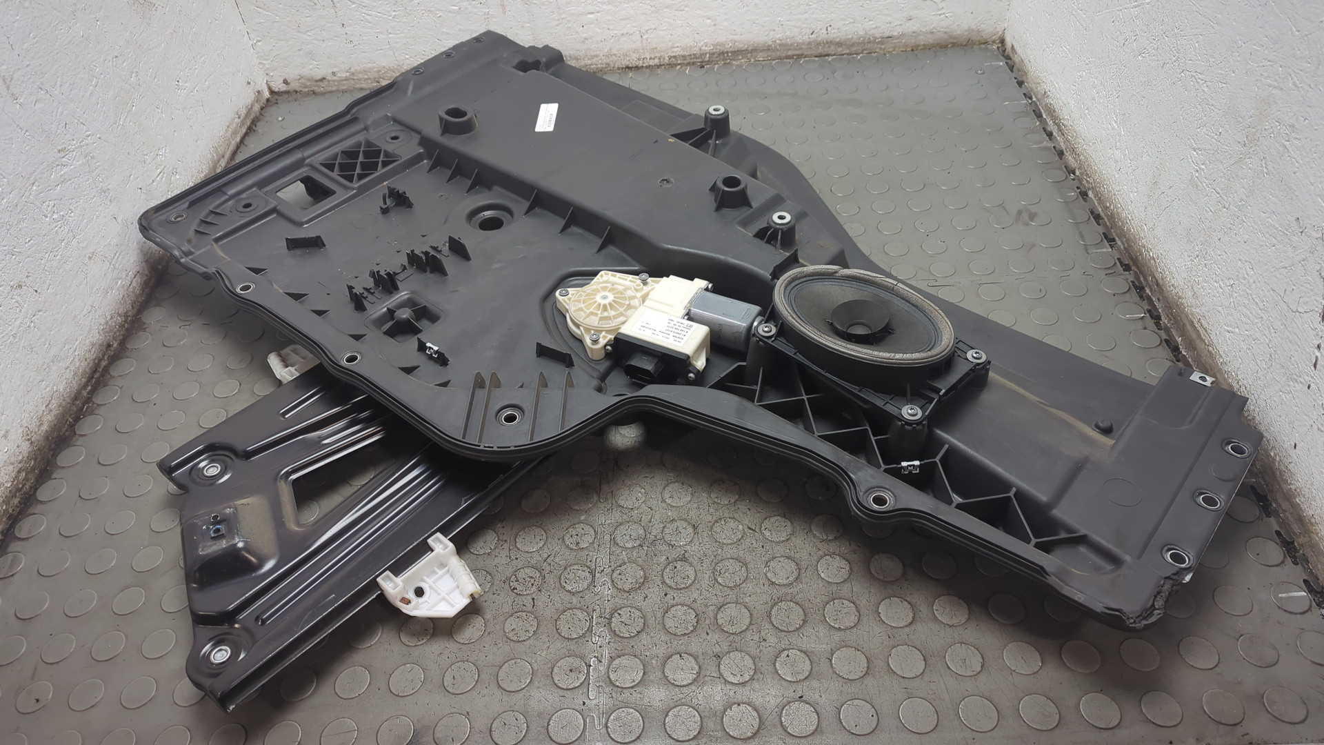 Стеклоподъемник электр. передний левый