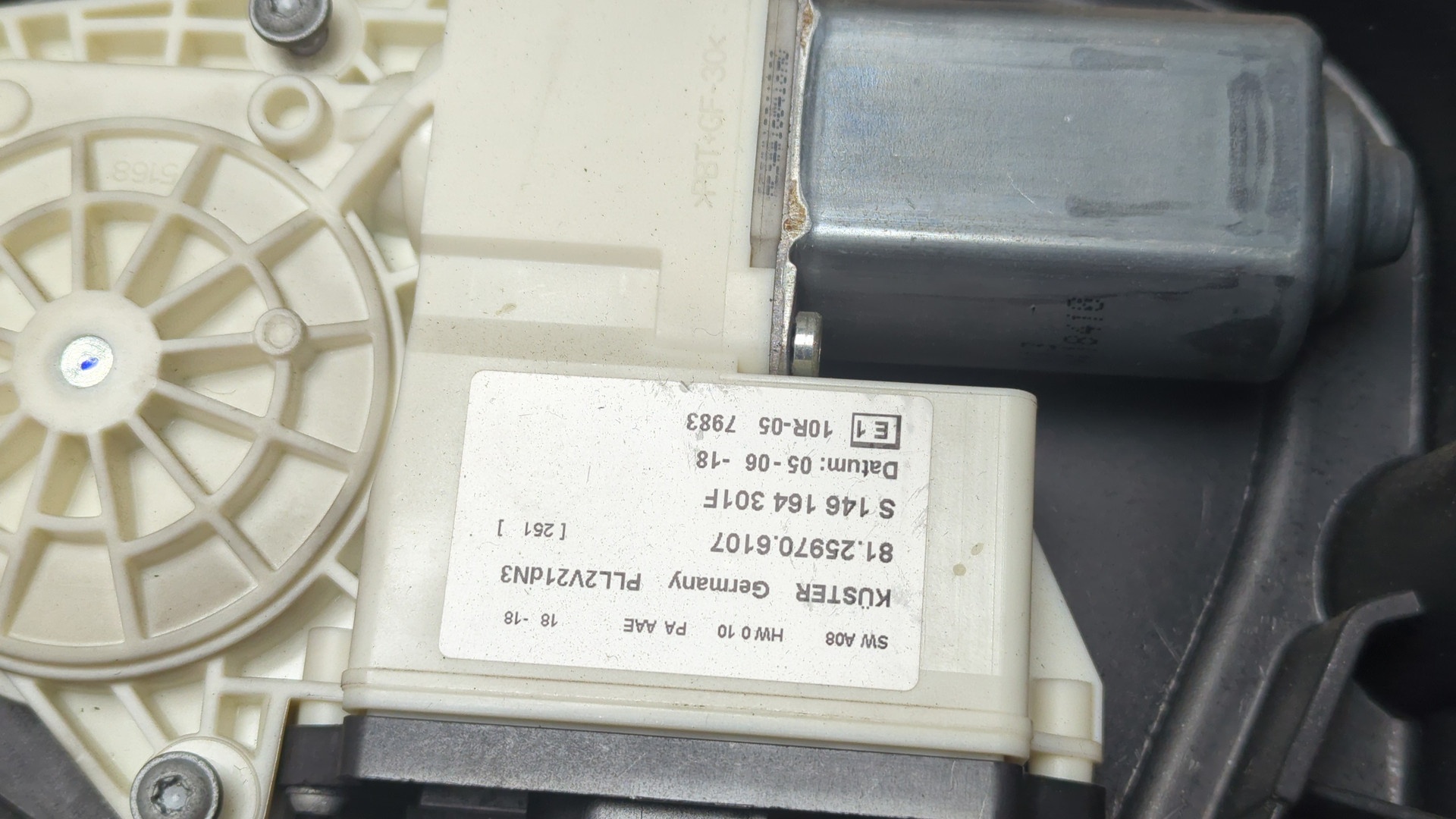 Стеклоподъемник электр. передний левый