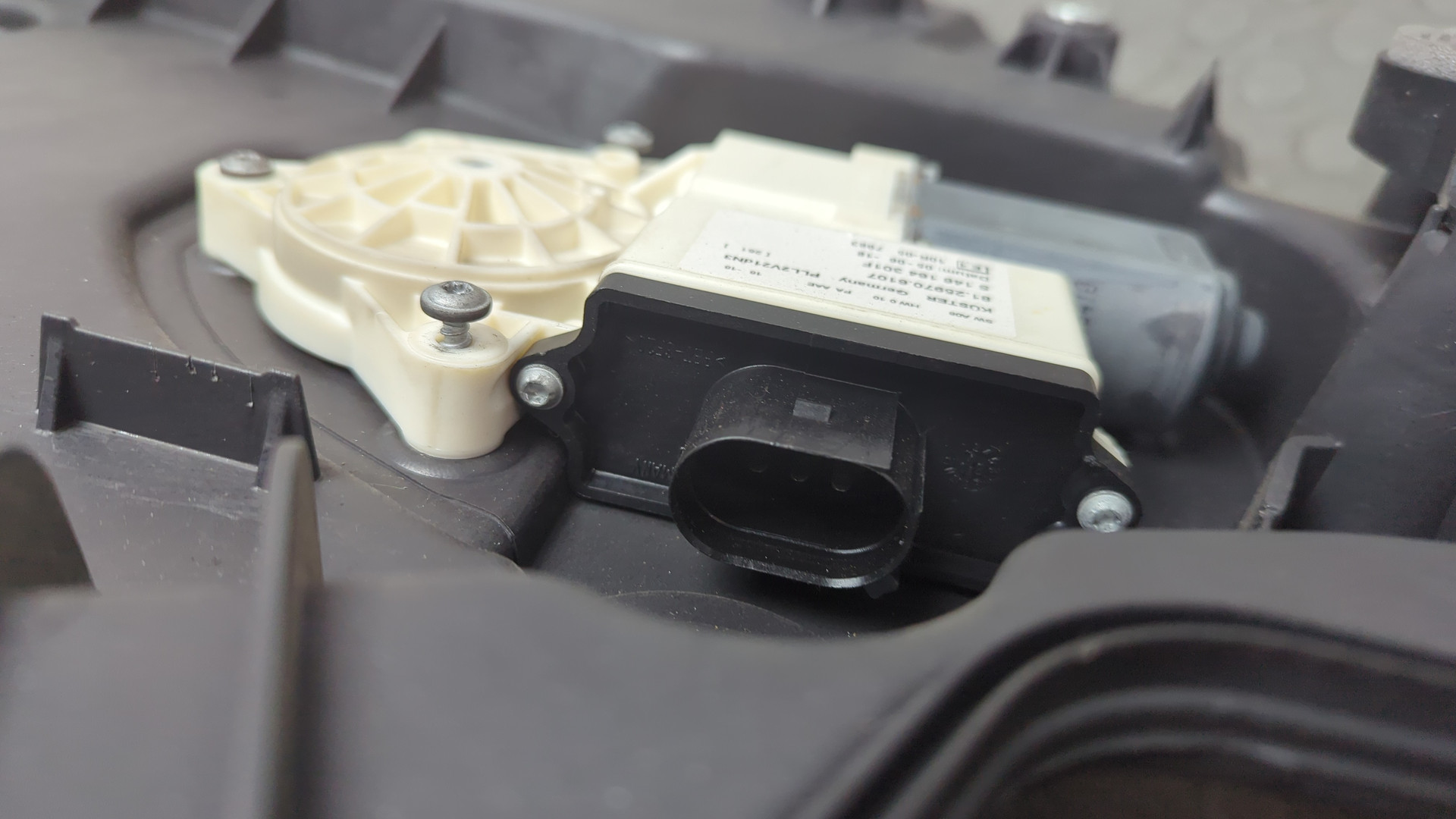 Стеклоподъемник электр. передний левый