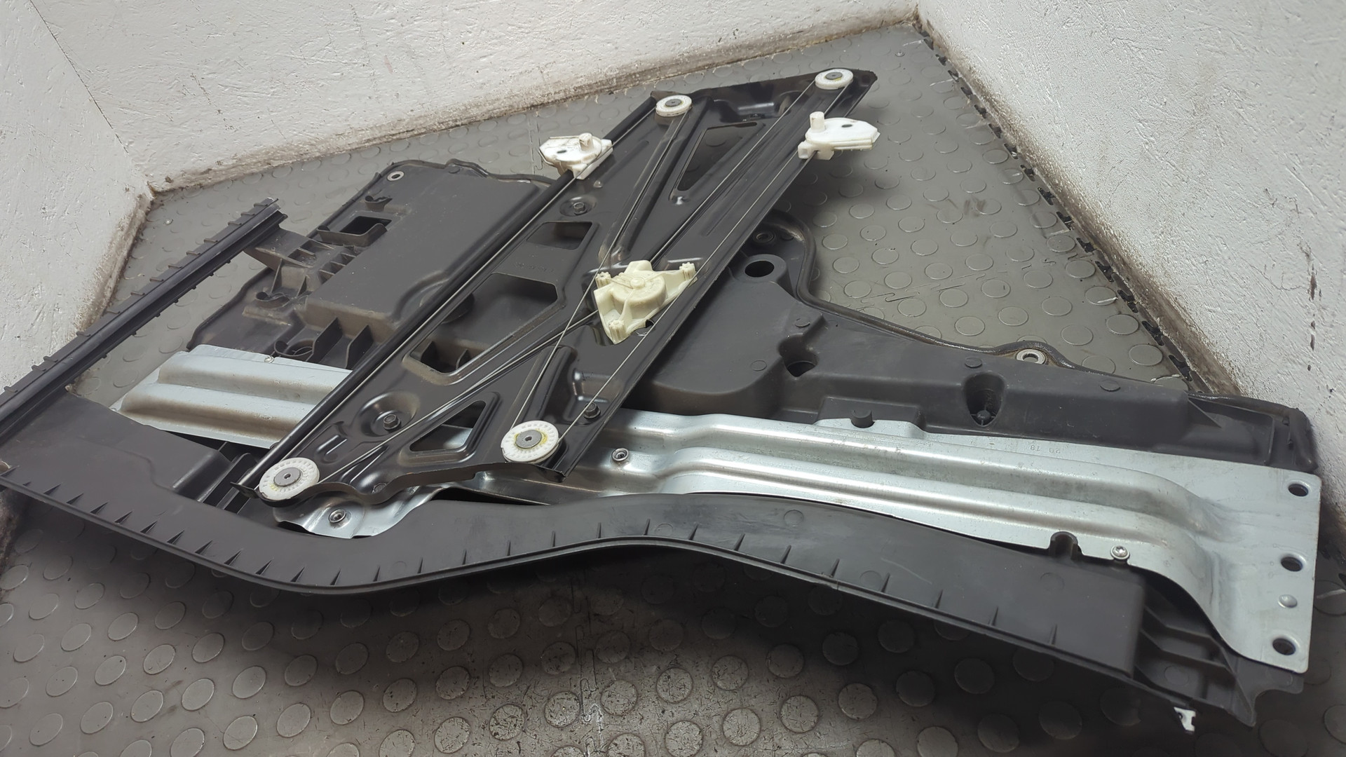 Стеклоподъемник электр. передний левый