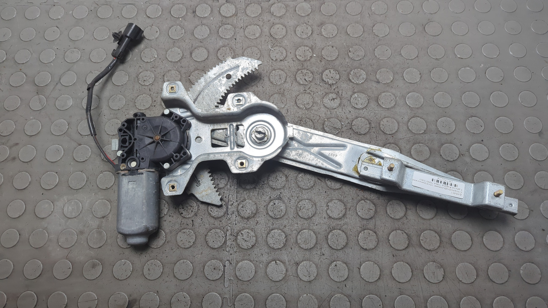 Стеклоподъемник электр. задний левый