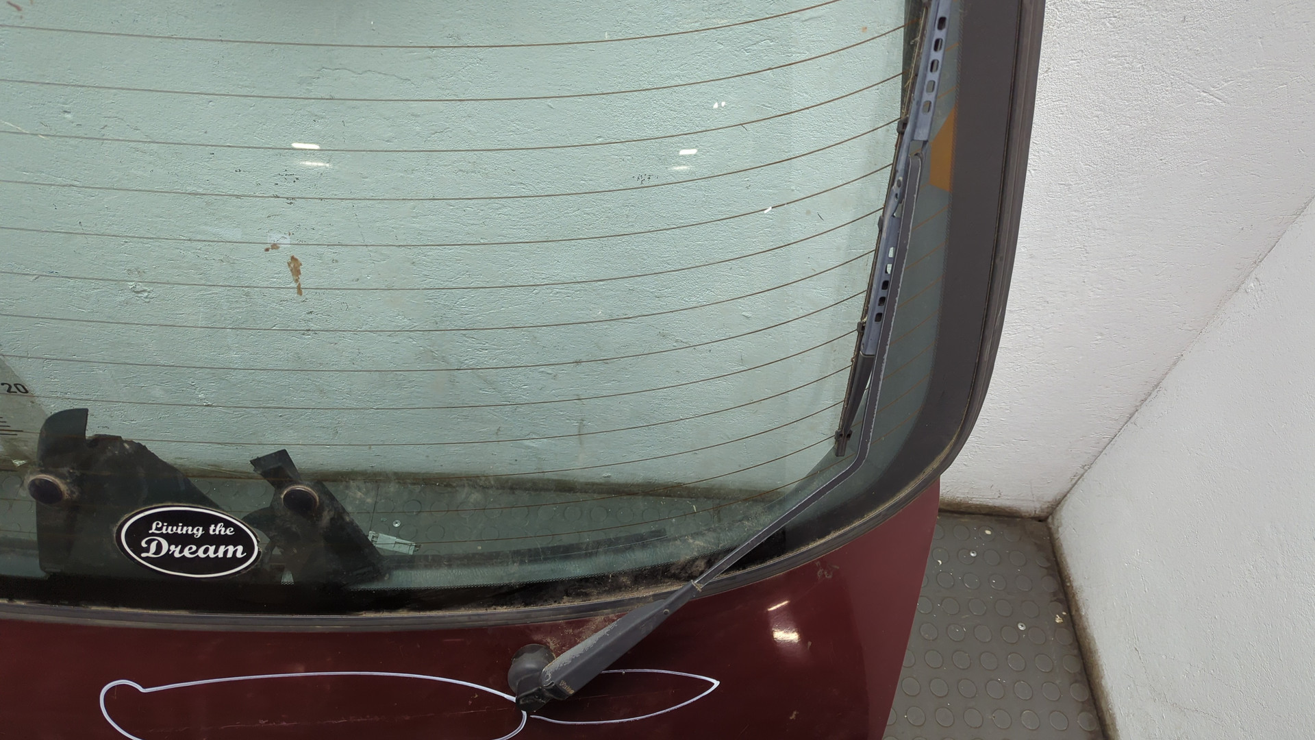 Дверь багажника