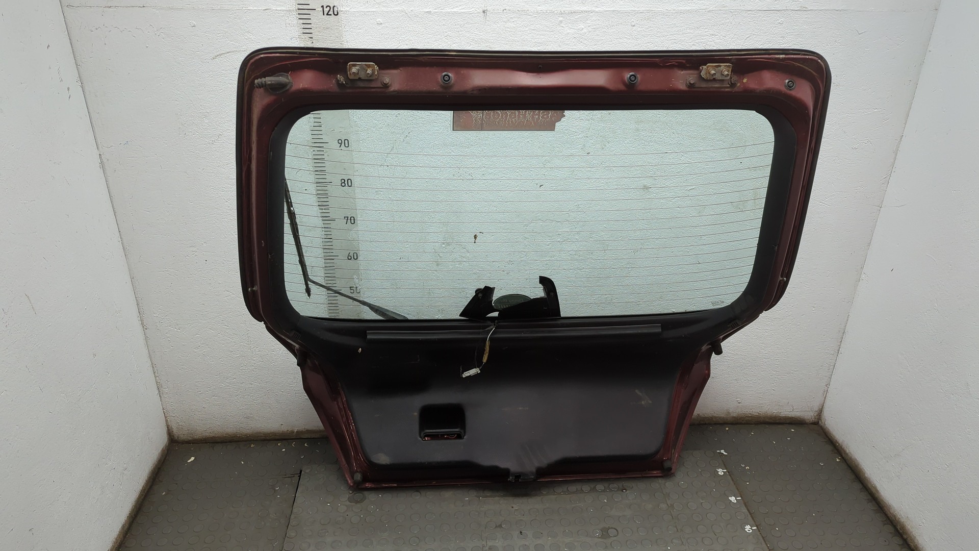 Дверь багажника