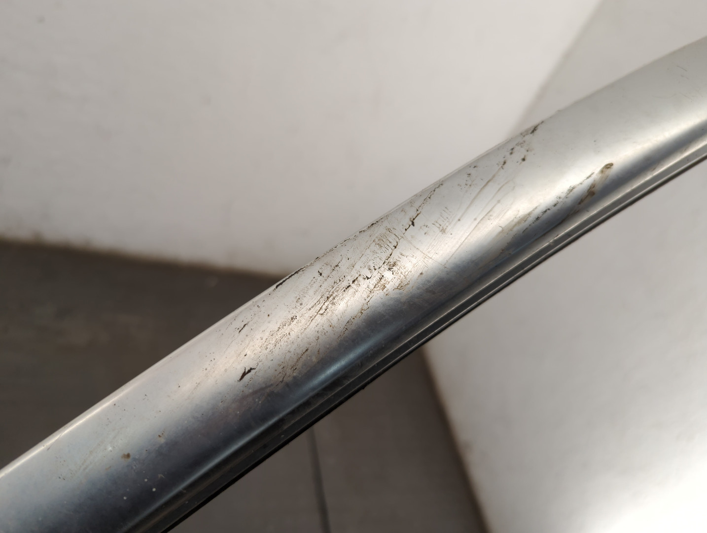 Рейлинг (релинг) правый (планка на крышу)