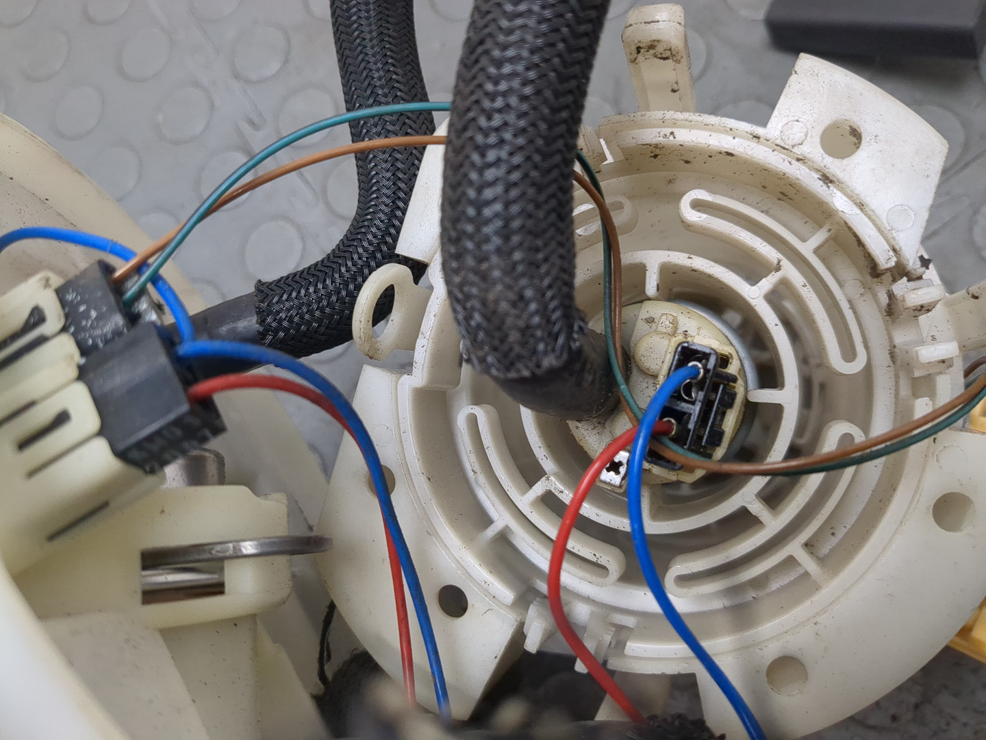 Насос топливный электрический