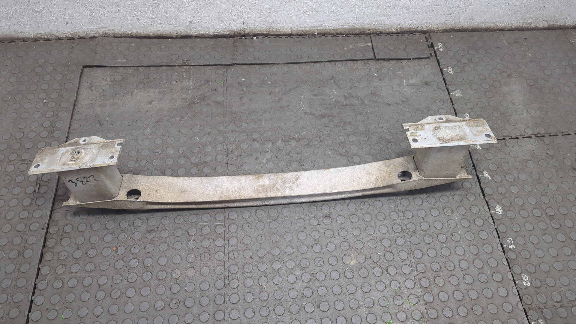 Усилитель заднего бампера