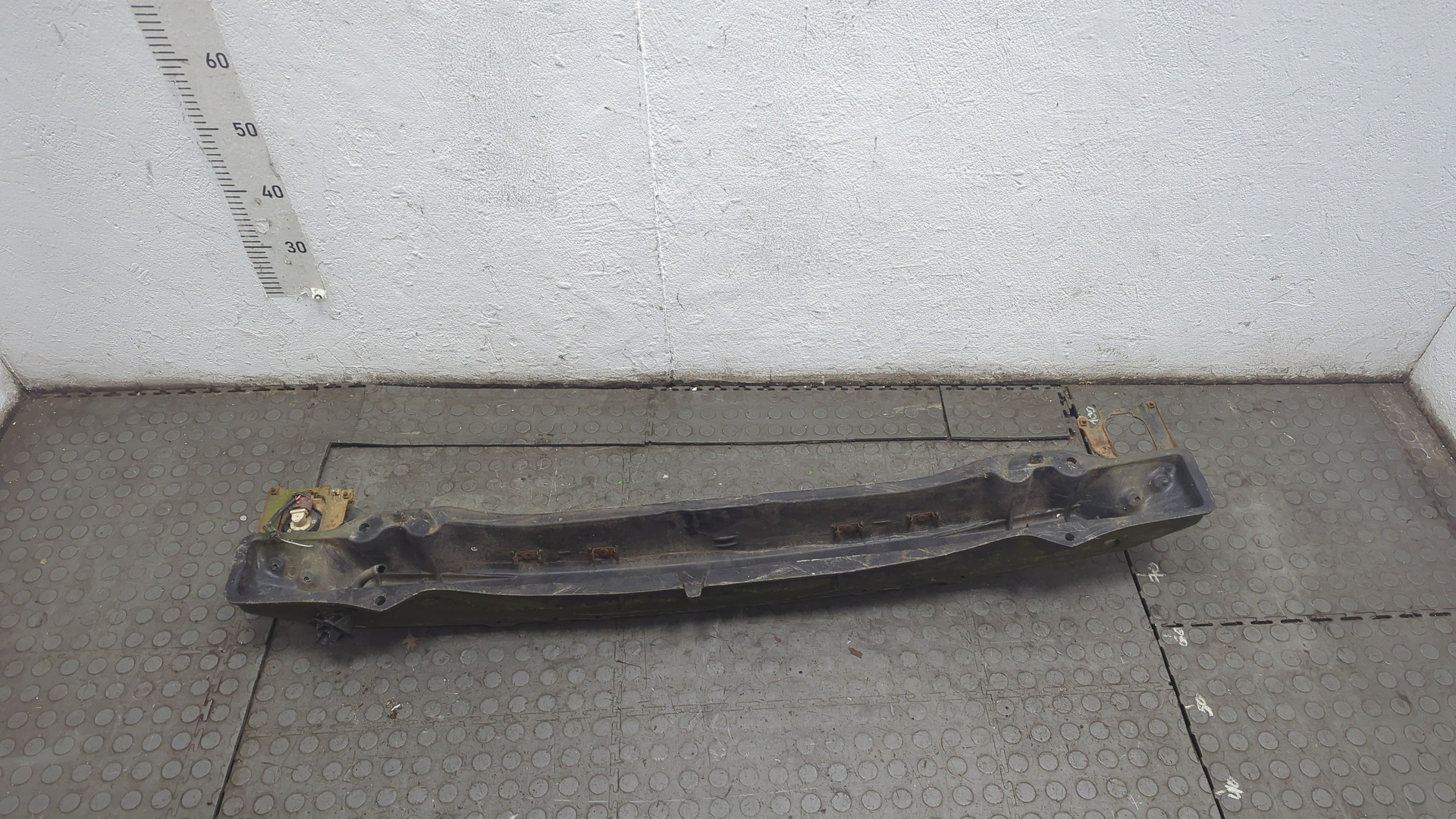 Усилитель переднего бампера