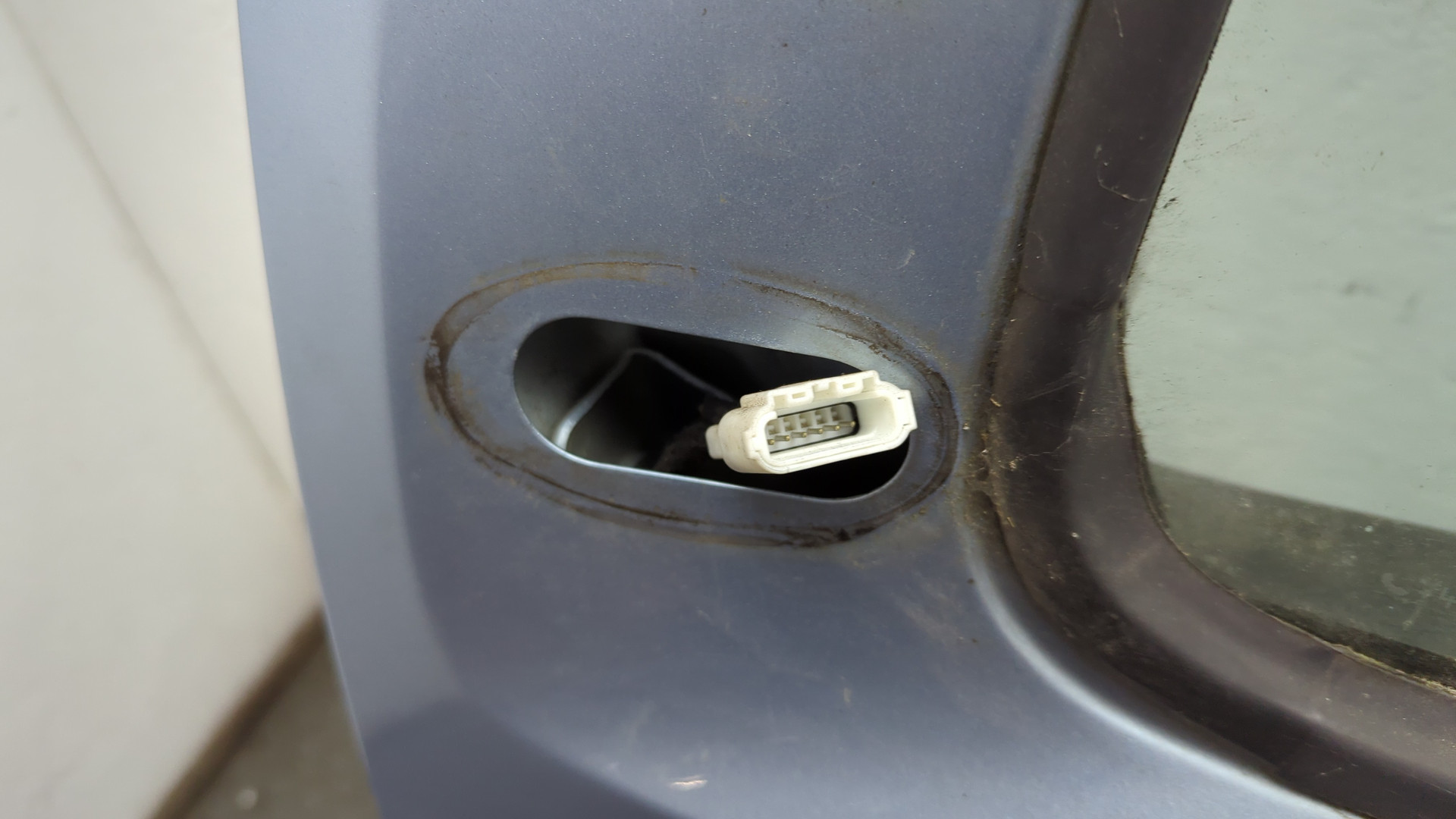 Дверь передняя левая