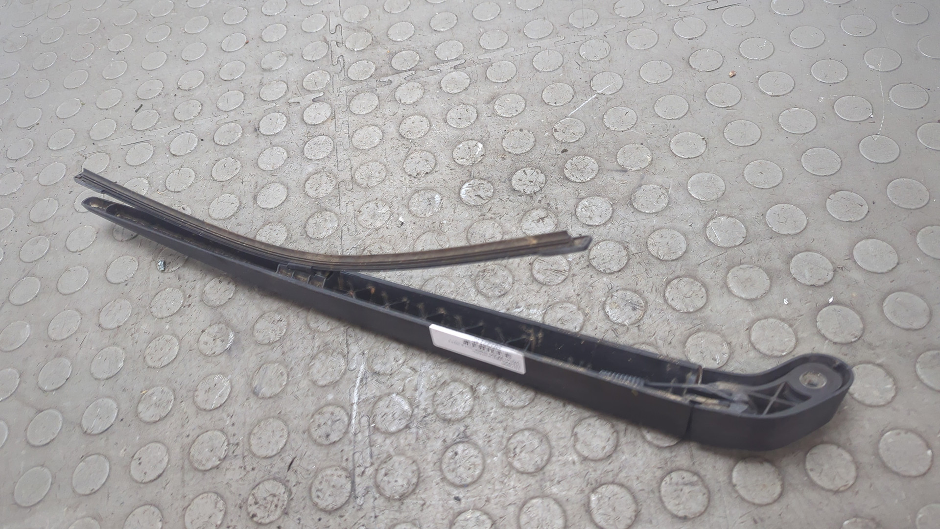 Поводок стеклоочистителя заднего