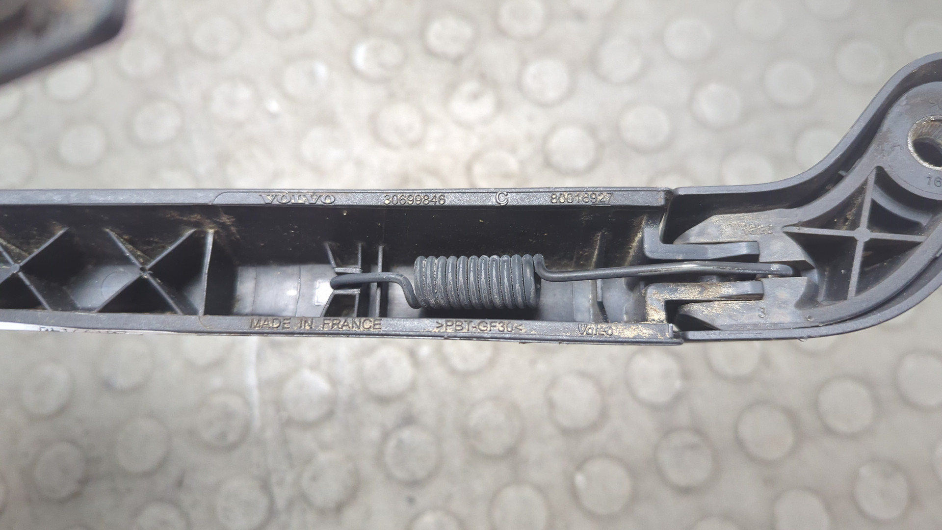 Поводок стеклоочистителя заднего