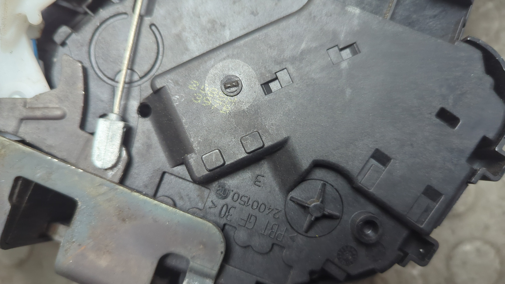 Замок двери задней левой