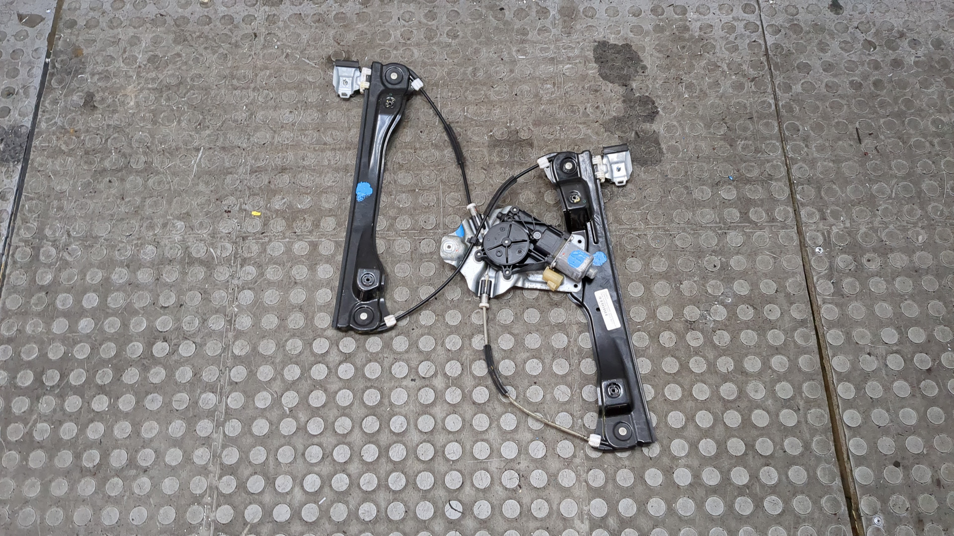 Стеклоподъемник электр. передний левый