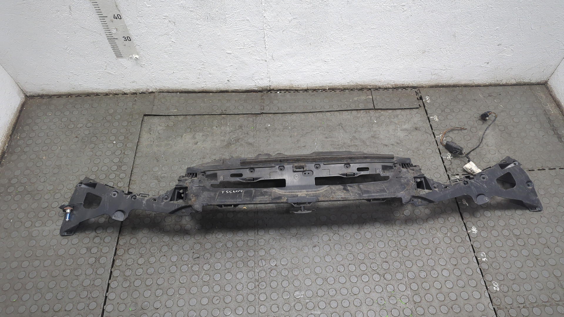 Кожух замка капота