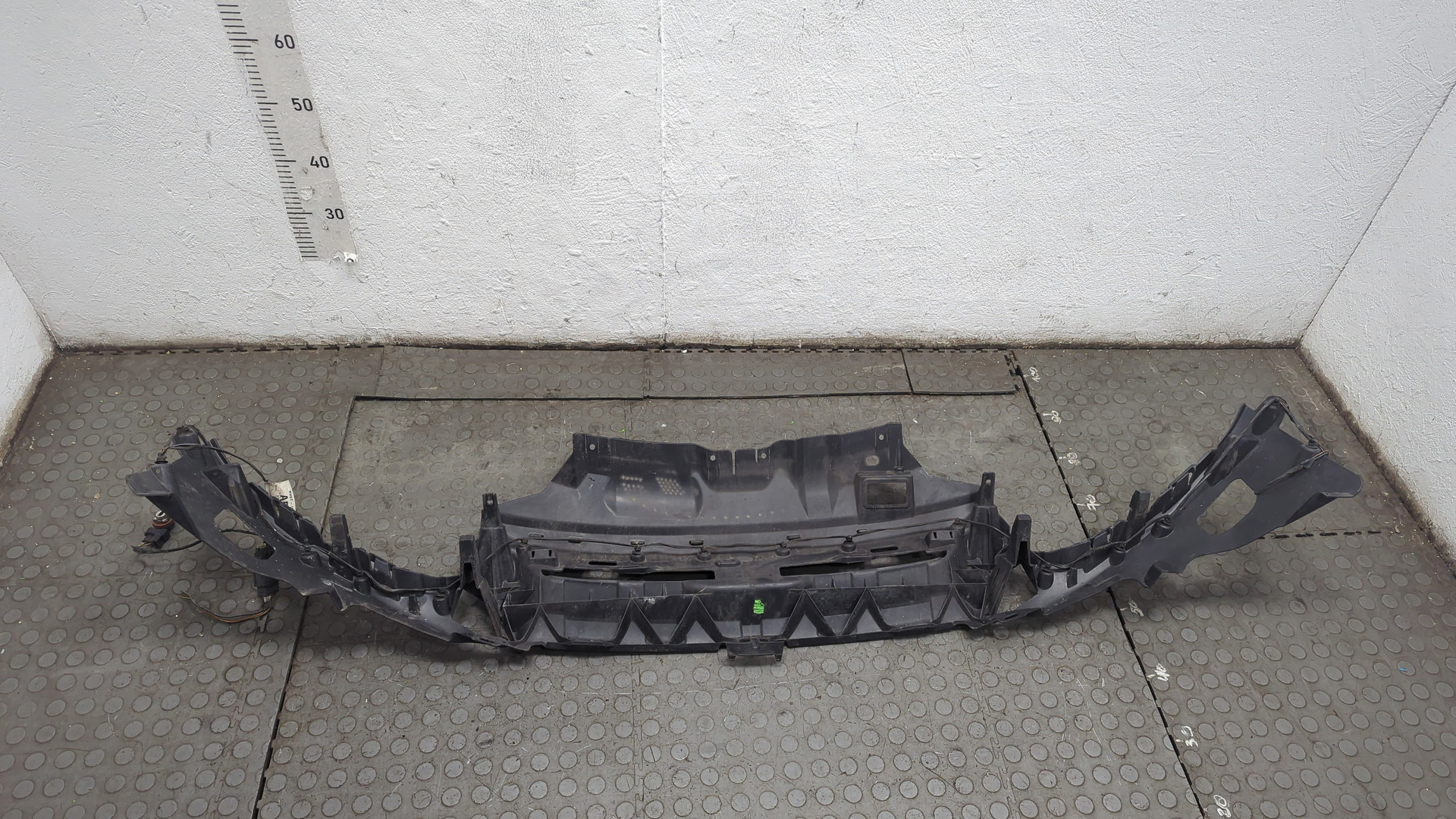 Кожух замка капота