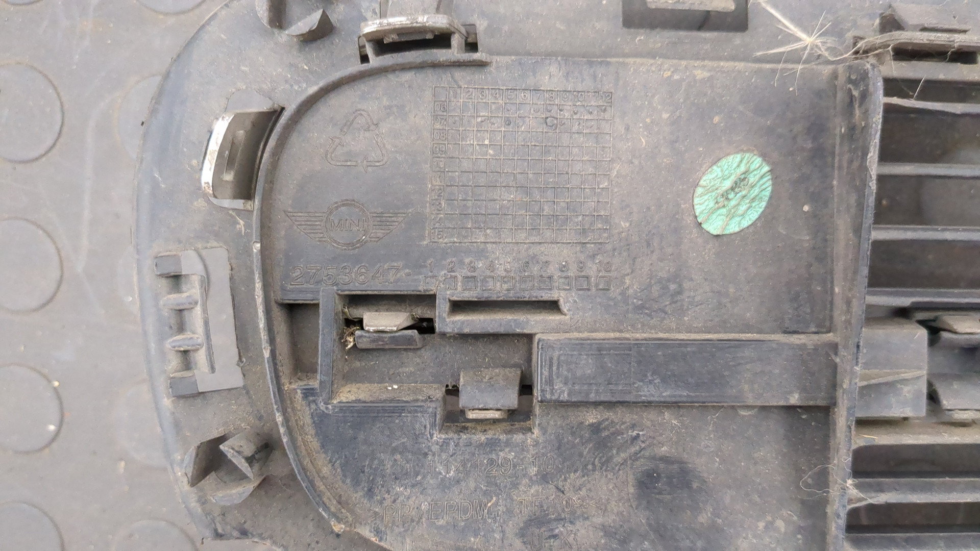 Решетка в бампер правая