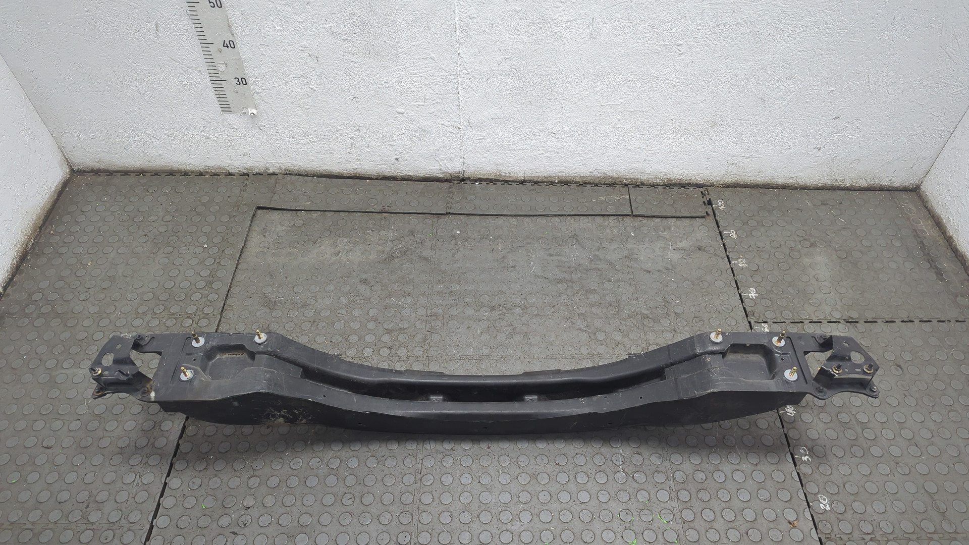 Усилитель переднего бампера