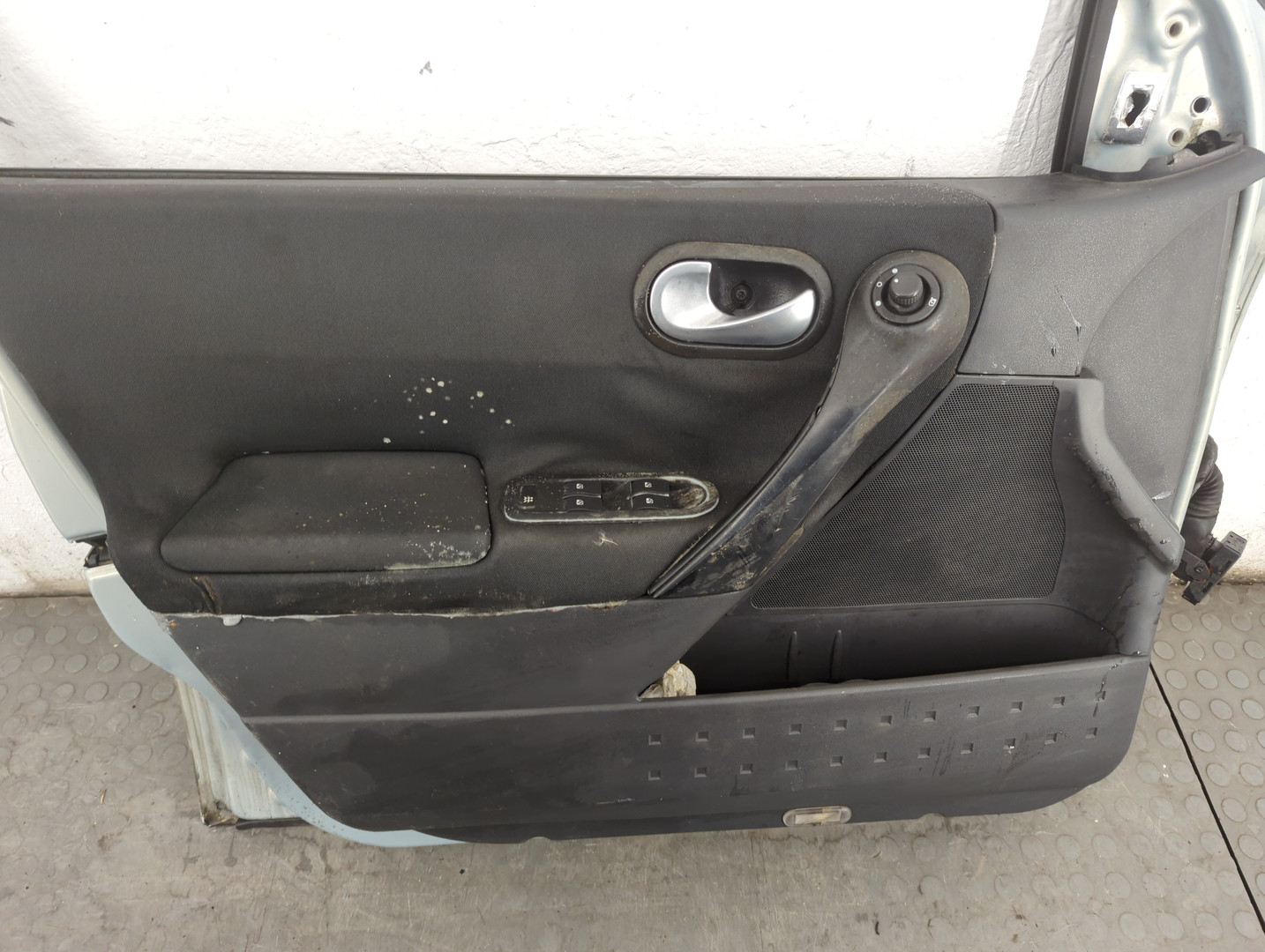 Дверь передняя левая